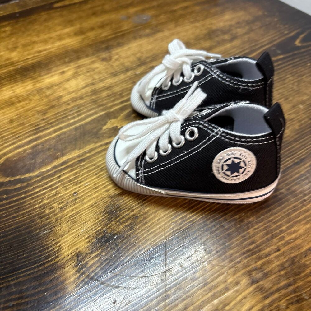 Black Crib Sneakers Size‎ 0-6 Months